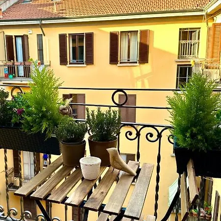 Lily Pads -elegant Apartment- In The Center Apartman