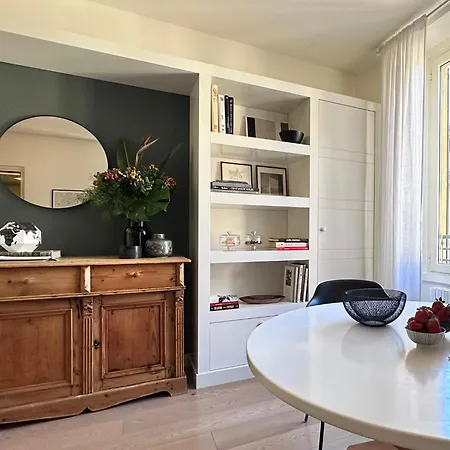 Lily Pads -elegant Apartment- In The Center Milánó