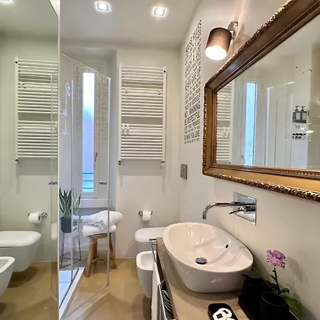 Lily Pads -elegant Apartment- In The Center Apartman Milánó